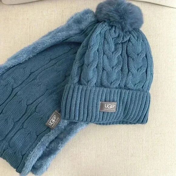 UGG blue cable knit infinity scarf and hat